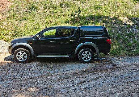 Mitsubishi L200 Pickup Hardtop 3,5 to Anhängelast Kamera
