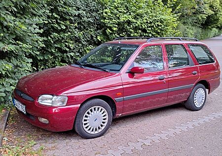 Ford Escort Turnier mit Flair-Ausstattung