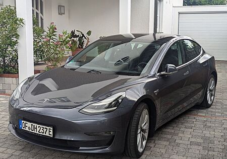 Tesla Model 3 Allradantrieb mit Dualmotor Long Ran...