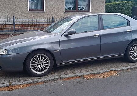 Alfa Romeo 166