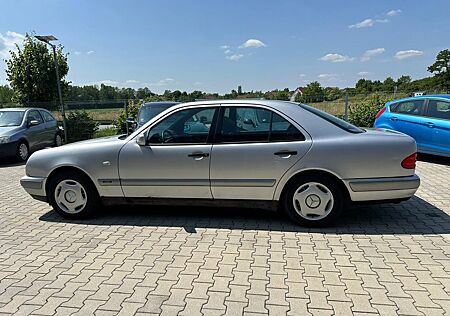 Mercedes-Benz E 240