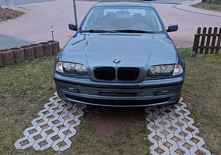 BMW 320i -