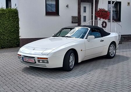 Porsche 944