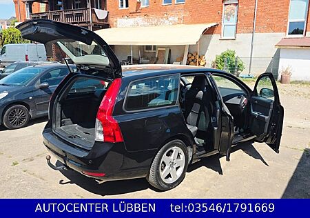 Volvo V50 Kombi D5 Momentum+AUTOMATIK+NAVI+AHK+PDC