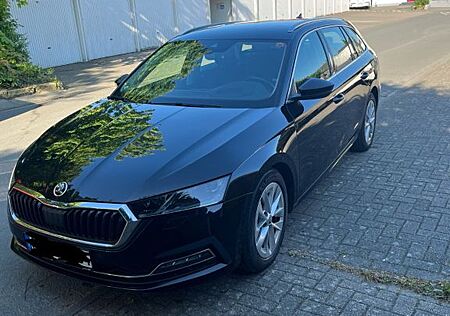 Skoda Octavia 2.0 TDI DSG STYLE COMBI STHZG HUD AHK