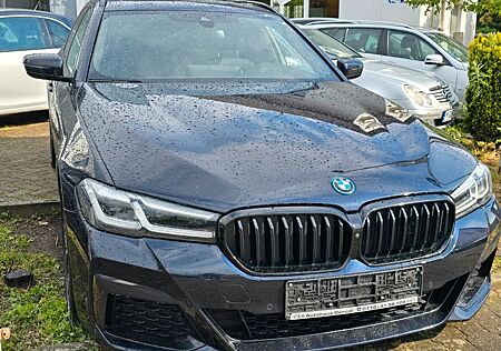 BMW 530 Baureihe 5 Touring e M Sport Vollausst.