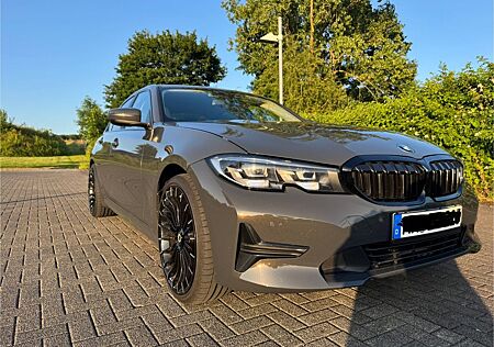 BMW 320i Automatik - Individuell - Navi - LED - PDC
