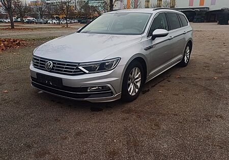 VW Passat Variant Volkswagen R- Line 2.0 TDI SCR 140kW Comfort