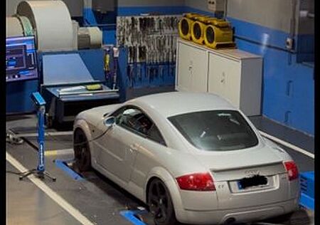 Audi TT Coupe 1.8T quattro -