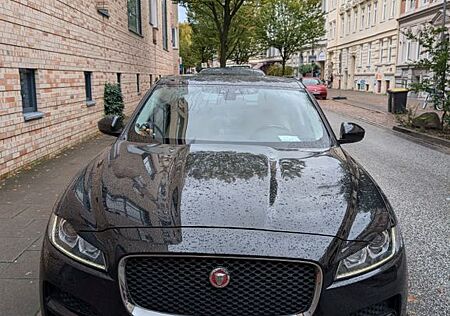 Jaguar F-Pace 20d AWD Prestige Automatik Prestige