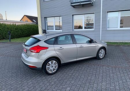 Ford Focus Trend-Garantie,Neu Tüv-Mit AHK