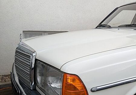 Mercedes-Benz 200