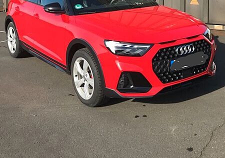 Audi A1 30 TFSI citycarver S line 8fach bereift