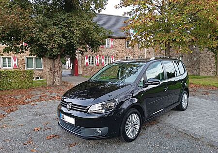 VW Touran Volkswagen CUP - V.I.P. Exklusiv Shuttle
