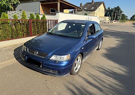 Opel Astra Coupé 1.8 16V -