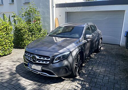 Mercedes-Benz GLA 220 d 4MATIC*Business*Navi*AHK*SHZ*Kamera*