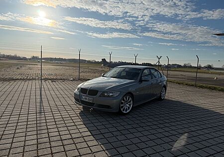 BMW 318i -129ps.