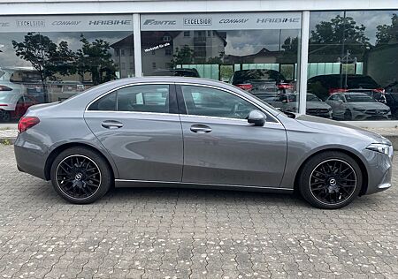 Mercedes-Benz A 220 DCT Limousine AMG Optik * Kamera * MBUX *