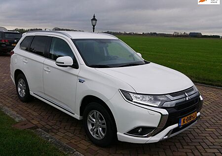 Mitsubishi Outlander 2.4 PHEV Pure 2021 AWD CARPLAY **10899