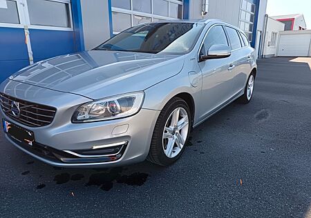 Volvo V60 Plug-in-Hybrid Pure Limited D6