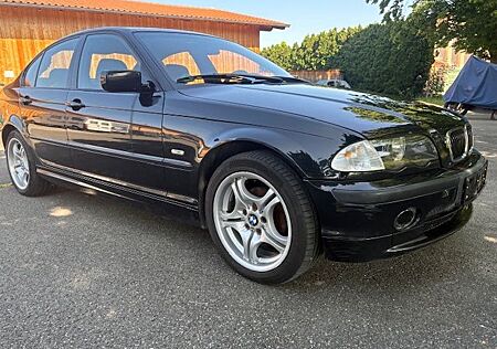 BMW 323i -