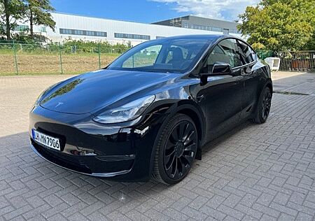 Tesla Model Y Performance Dual Motor AWD/AHK/schwarz/schwarz