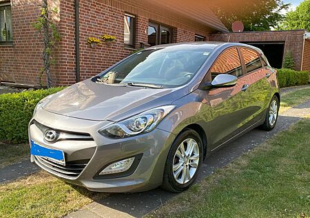 Hyundai i30 1.4 FIFA World Cup EDITION *Garagenfahrzeug*