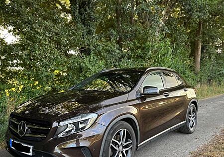 Mercedes-Benz GLA 250 DCT -