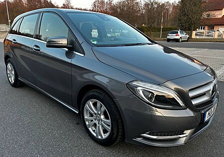 Mercedes-Benz B 180 B180 Automatik Urban TÜV 04/2027