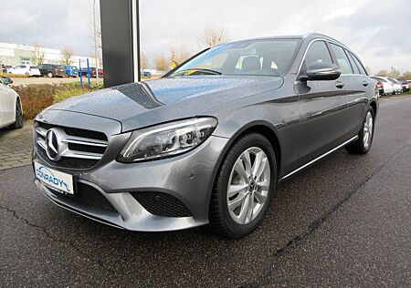 Mercedes-Benz C 220 d T Avantgarde 9G LED Navi Kamera Pano AHK