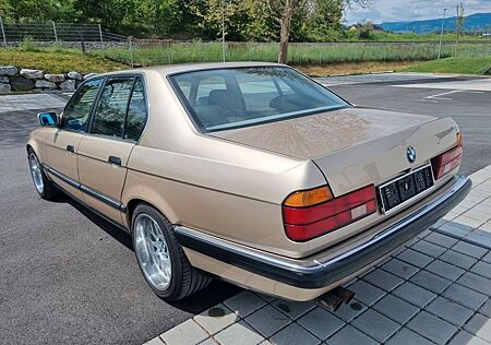 BMW 740i E32