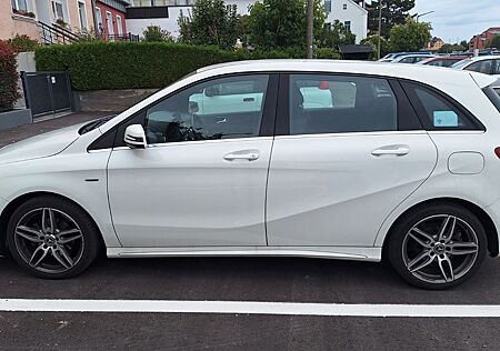 Mercedes-Benz B 200 PEAK Edition AMG-Line AHK