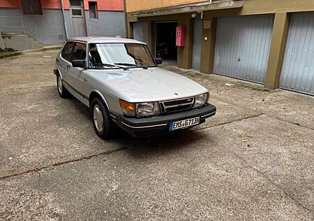 Saab 900