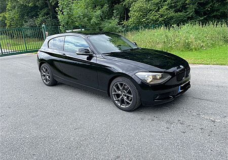BMW 114i - F21