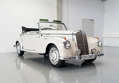 Mercedes-Benz 220 A Cabriolet *Perfekter Zustand / Historie*