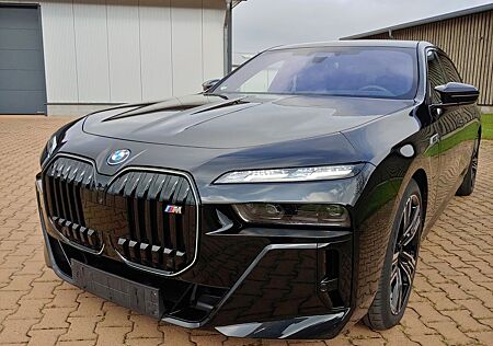 BMW M760 gebraucht kaufen BMW M760 e xDrive TOP Ausstattung Netto 119.500EUR
