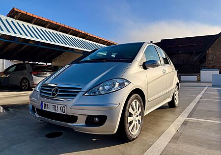 Mercedes-Benz A 200 ELEGANCE Automatik Silber