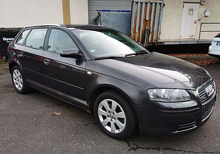 Audi A3 Sportback 2.0 TDI Ambiente quattro Bi-Xenon !