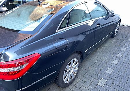 Mercedes-Benz E 200 Coupé BlueEFFICIENCY AVANTGARDE ...