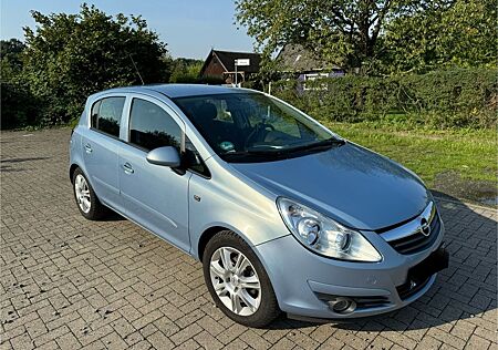 Opel Corsa 1.2 mit integriertem Fahrradträger