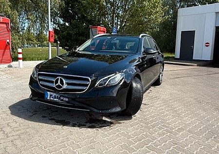 Mercedes-Benz E 220 d T Autom. -