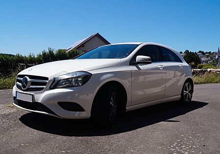 Mercedes-Benz A 180 - Baujahr 2014 - Benziner