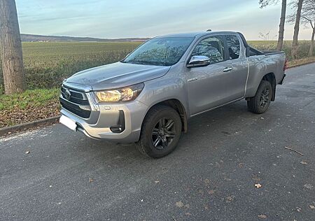 Toyota Hilux 4x4 Extra CAB 2,4-L-D-4D