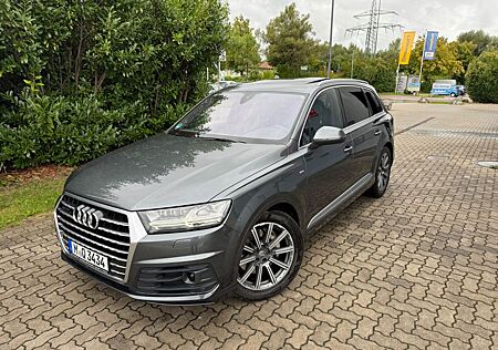 Audi Q7 3.0 TDI quattro tiptronic - SLine- 7Sitze