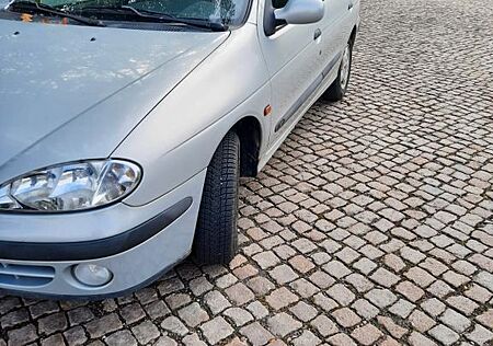 Renault Megane Classic Expression 1.4 16V Expression