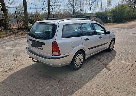 Ford Focus 1.6 Kombi Ahk Tüv 12.26 vieles neu Allwett