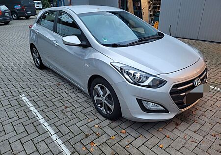 Hyundai i30 gebraucht kaufen Hyundai i30 blue 1.6 CRDi 81kW inkl. Winterräder