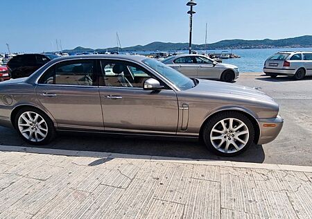 Jaguar XJ8 4.2 Liter Sovereign Sovereign