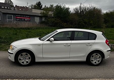 BMW 118i | TÜV 07/2026 | Alufelgen + AHK | Unfalfrei
