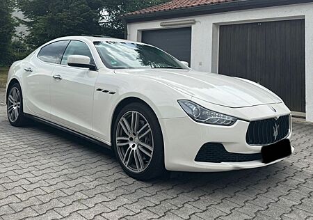 Maserati Ghibli 3.0 V6 350HP -top Zustand